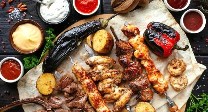 Czego nie jeść przed bieganiem: produkty, które sabotują trening