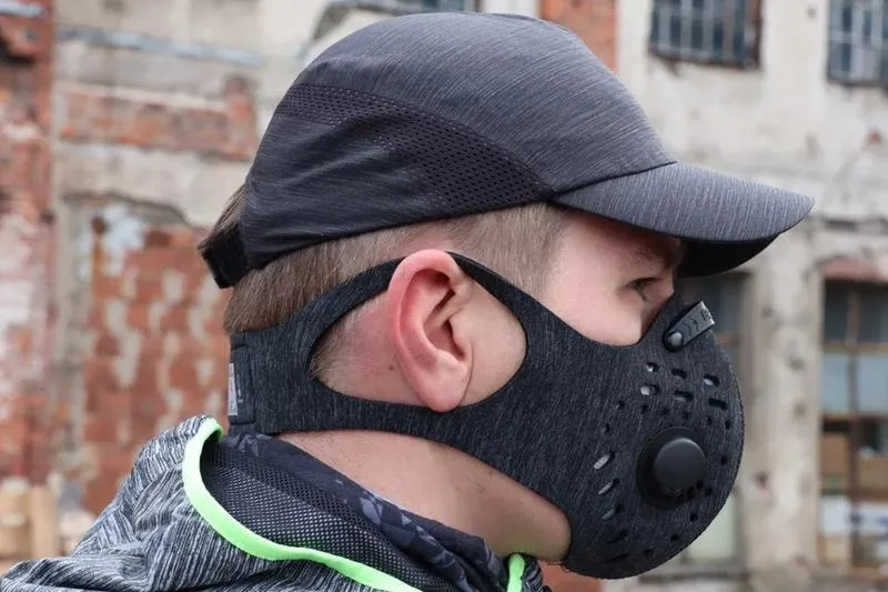 Czy podczas biegania trzeba nosić maseczkę? aktualne zasady i wyjątki