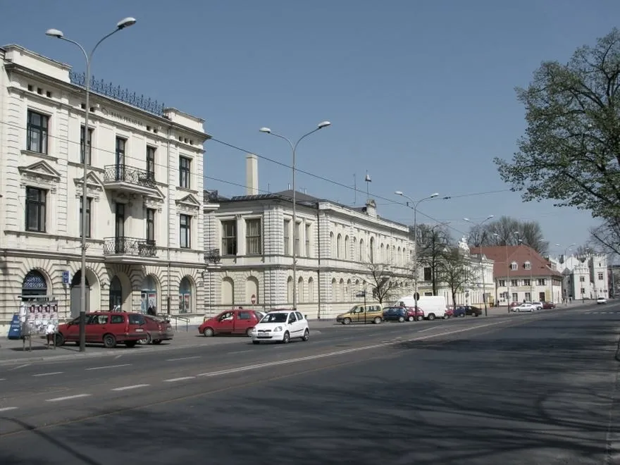 O co biega w Pabianicach — przewodnik po gorących tematach